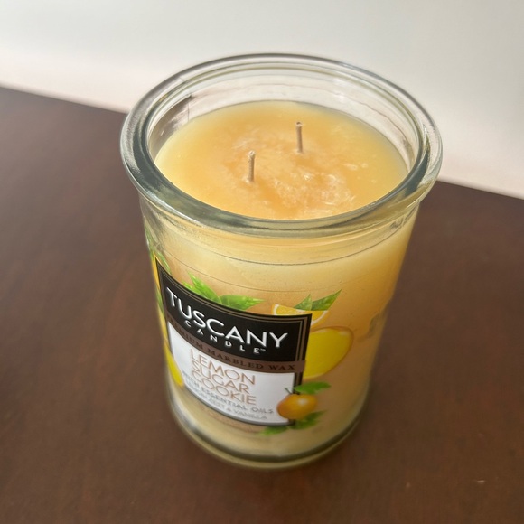 Tuscany candle 18oz. - lemon sugar cookie - Picture 2 of 2
